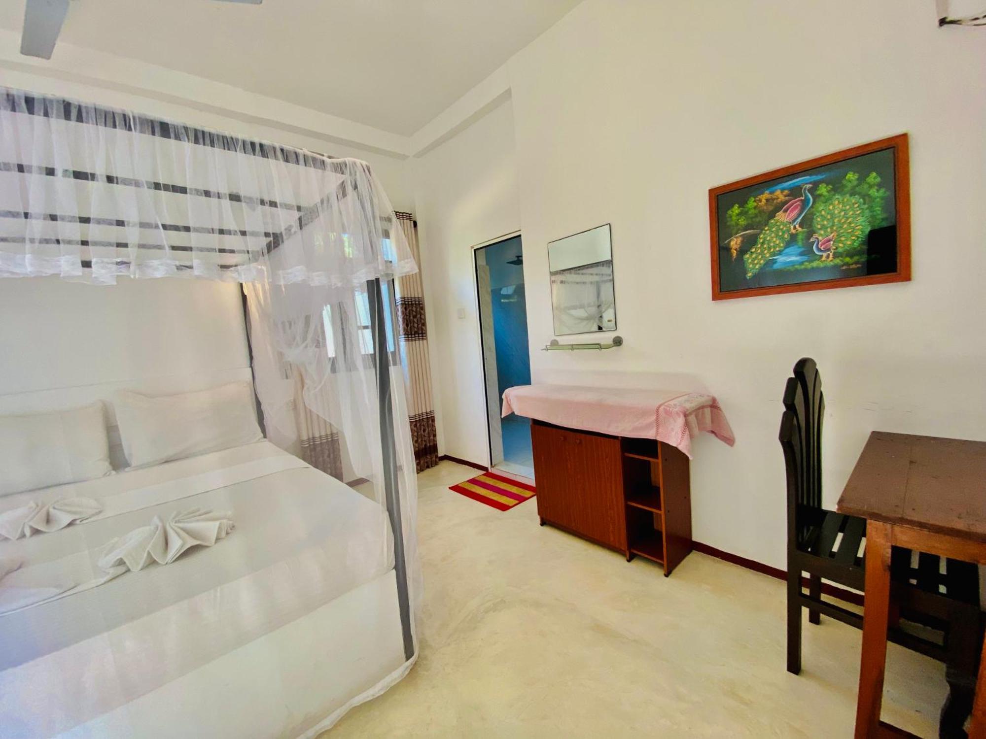 Rekawa Turtle Gate Hotel Тангале Стая снимка